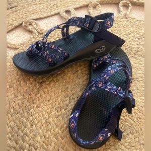 Women’s Chacos size 7